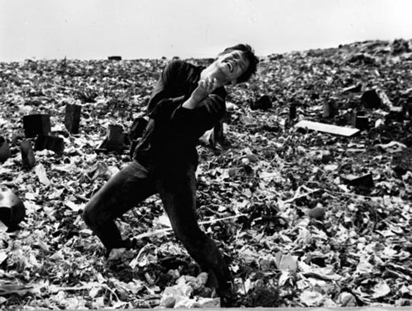 4. Scene from the film Ashes and Diamonds by Andrzej Wajda 1958. In the photo: Zbigniew Cybulski, photo: Studio Filmowe Kadr / Filmoteka Narodowa / www.fototeka.fn.org.pl